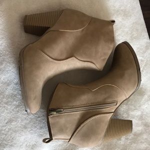 Cute bootie Heels